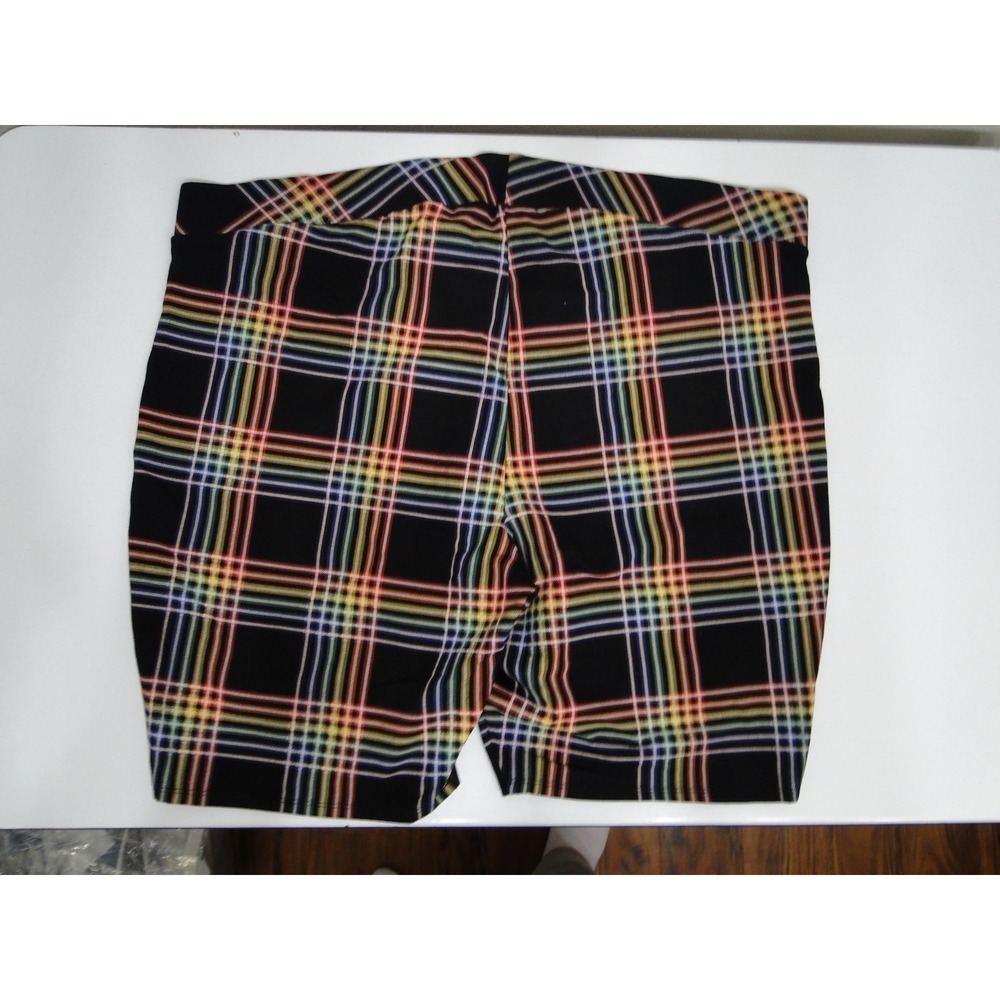 TORRID Women's Black‎ With Plaid Pride Design Pull-On Shorts; Size 5 - Picture 2 of 5